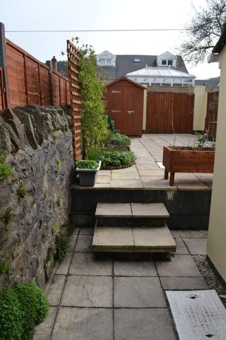 Entire 3 Bedroom House Near Caerphilly Station Exterior photo
