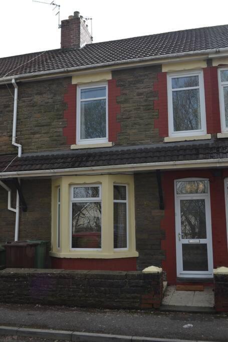 Entire 3 Bedroom House Near Caerphilly Station Exterior photo